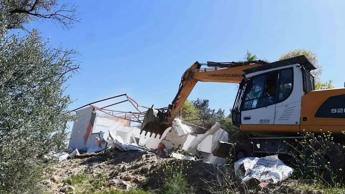 Bursa'da 25 kaçak yapı yıkıldı