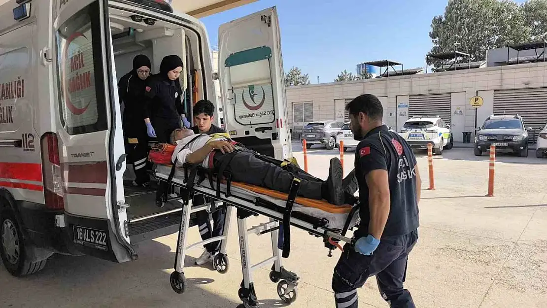 Bursa'da 3 aracın karıştığı zincirleme kaza kamerada