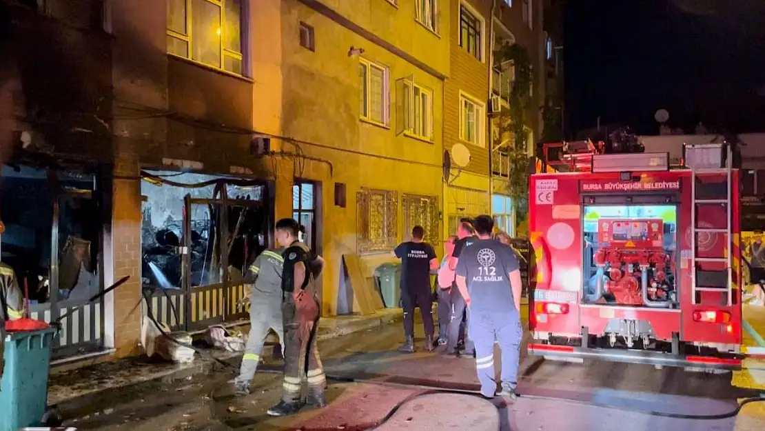 Bursa'da alevli gece...4 katlı binadakiler korku dolu anlar yaşadı