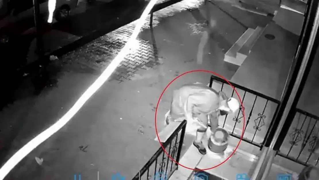 Bursa'da bir garip olay.. Kapı önünde duran çöp dolu kovayı boşaltarak çaldı ardından kayıplara karıştı