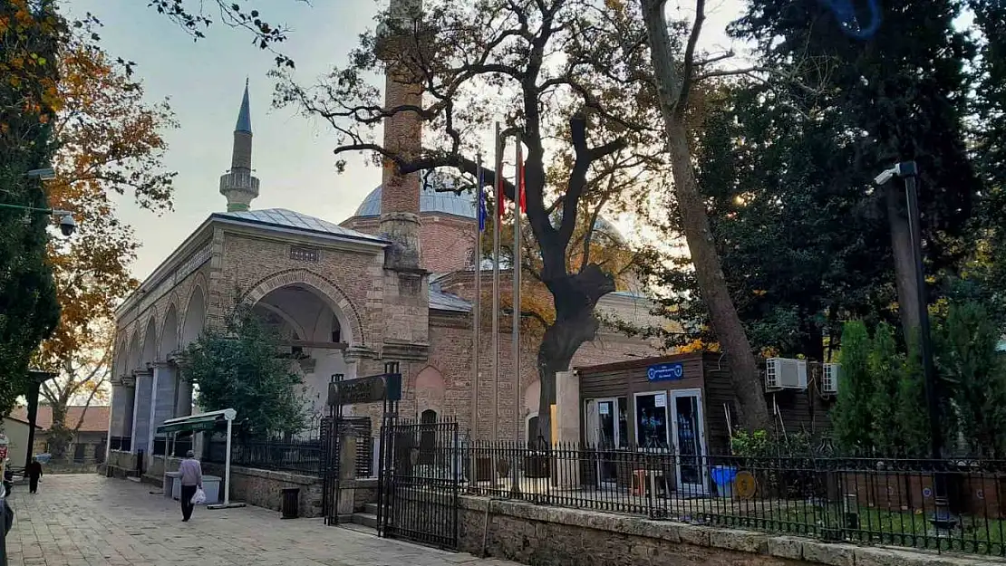 Bursa'da ecdat yadigarı tarihi cami ve türbelerdeki özel güvenlikçiler çekiliyor