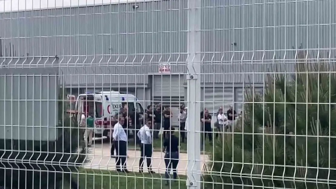 Bursa'da fabrikada yük indiren vinç devrildi: 1 kişi öldü 2 kişi yaralandı