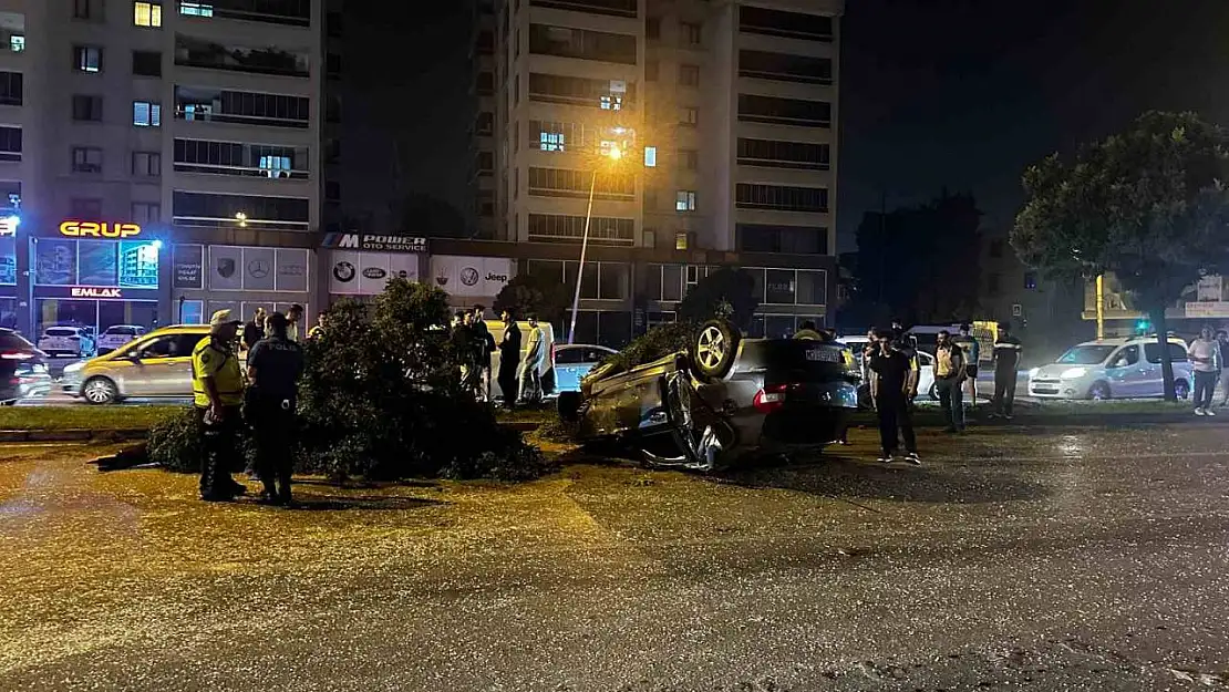 Bursa'da feci kaza: Önce ağaçları yıktı, sonra takla atarak karşı seride uçtu