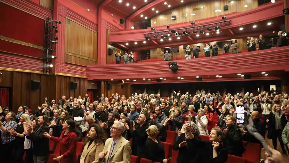 Bursa'da Feryal Öney ile türkü dolu gece