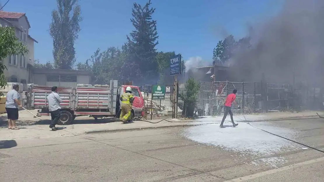 Bursa'da geri dönüşüm tesislerinde büyük yangın