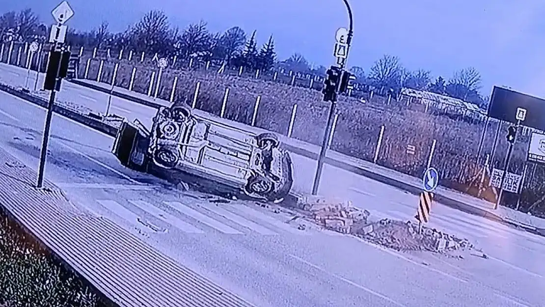 Bursa'da iki otomobil çarpıştı: 4 yaralı