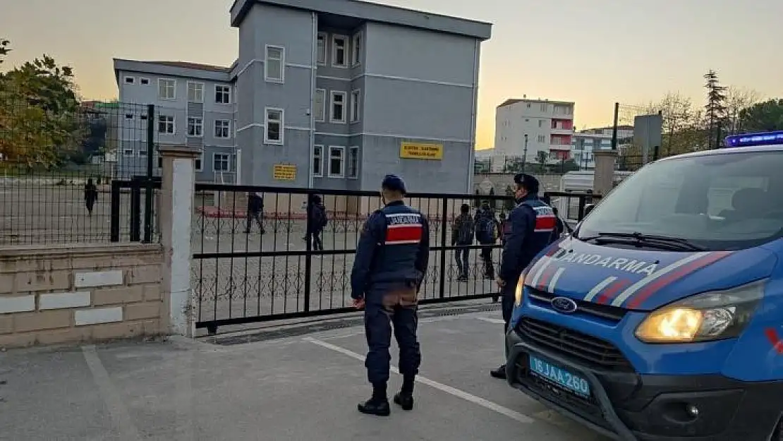 Bursa'da jandarmadan servis araçlarında ve okul çevrelerinde denetim