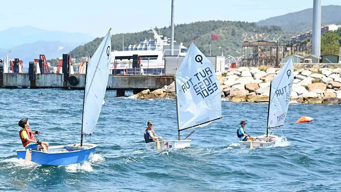 Bursa'da Kabotaj Bayramı'nda yelkenler yarışları nefes kesti