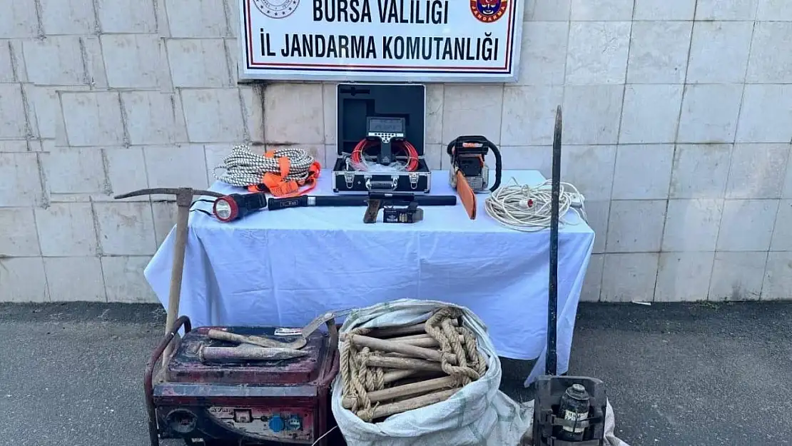 Bursa'da kaçak kazı yapan 4 kişi suçüstü yakalandı