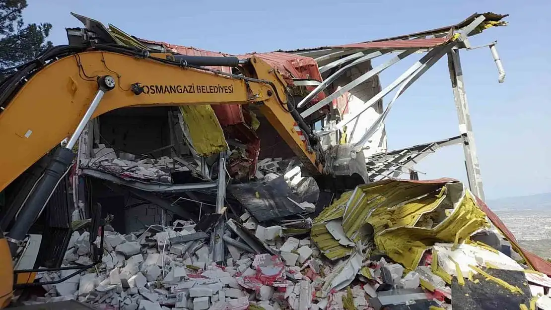 Bursa'da kaçak villa yıkıldı