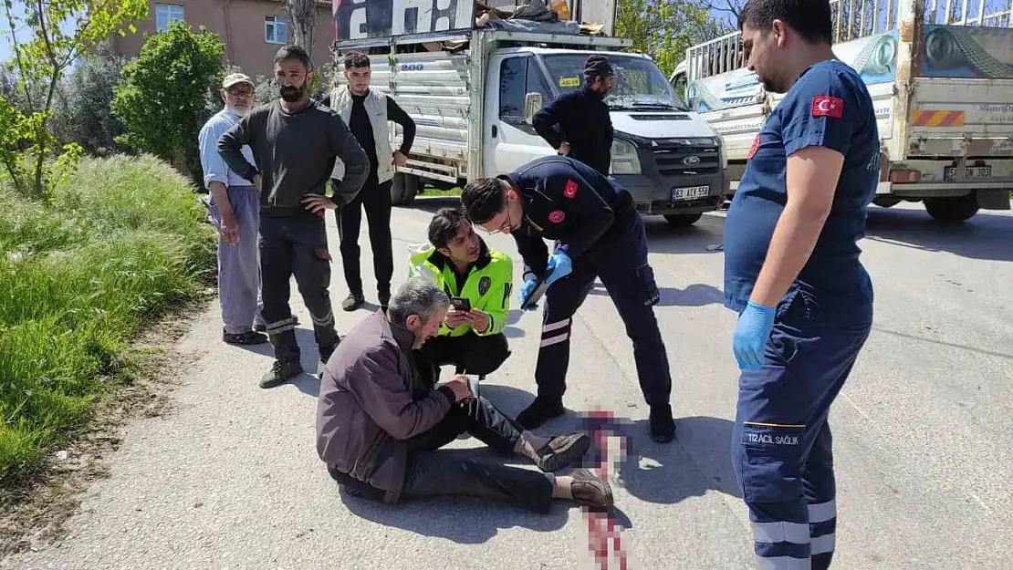 Bursa'da kamyonetle çarpışan motosikletteki çift yaralandı