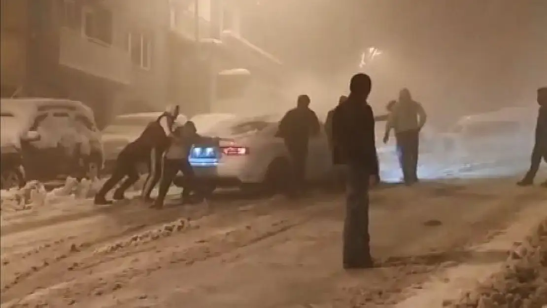 Bursa'da kar kazaları kamerada...Sürücüler zor anlar yaşadı