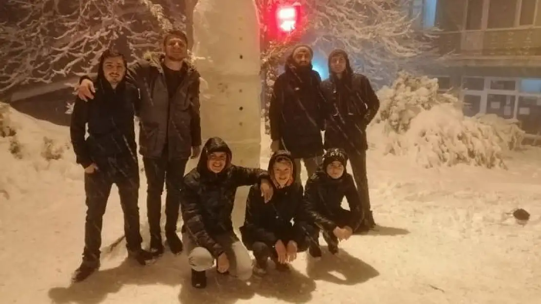 Bursa'da kardan adamın adını Donald Trump koydular