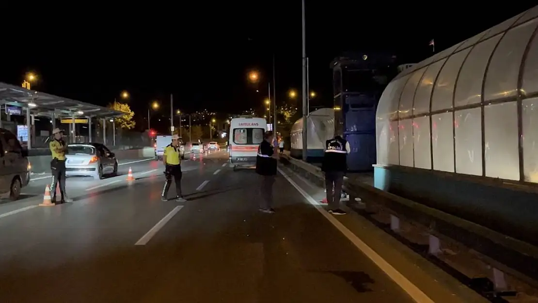 Bursa'da kontrolden çıkan motokurye bariyerlere girdi: 1 ölü