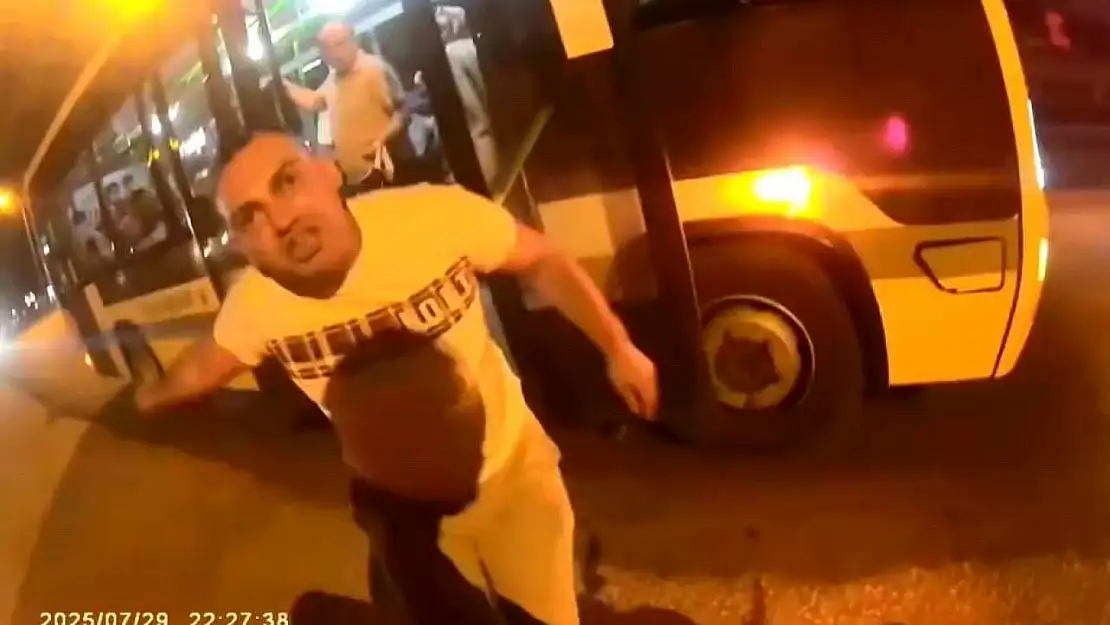 Bursa'da otobüs şoförü ile motosiklet sürücüsü arasında yol verme tartışması