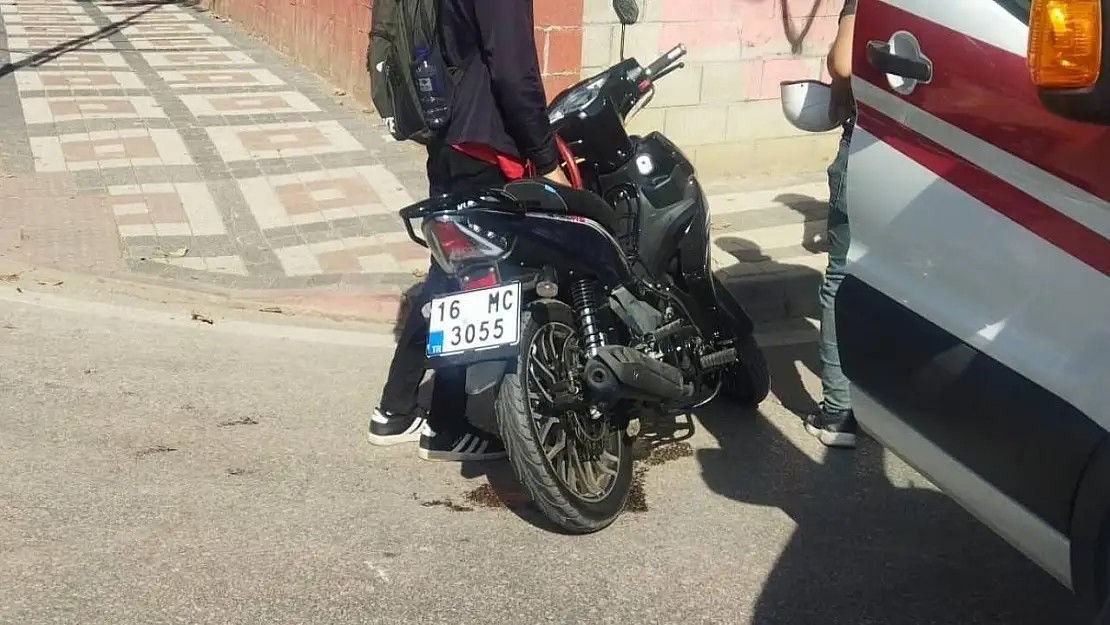 Bursa'da otomobil ile motosiklet çarpıştı: 3 yaralı