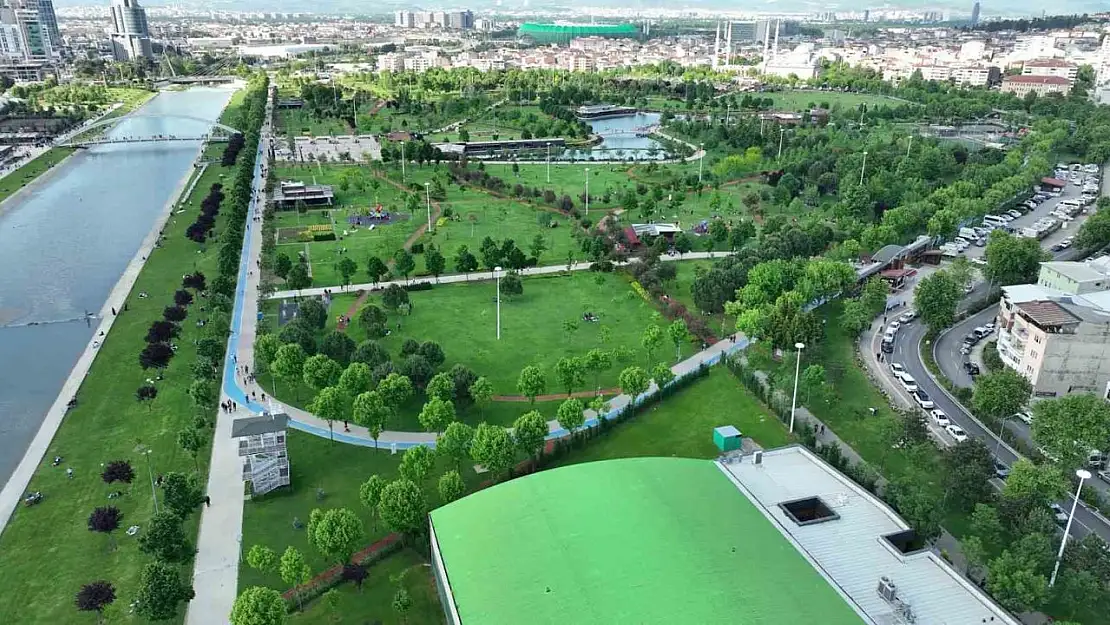 Bursa'da parklar yaza hazır