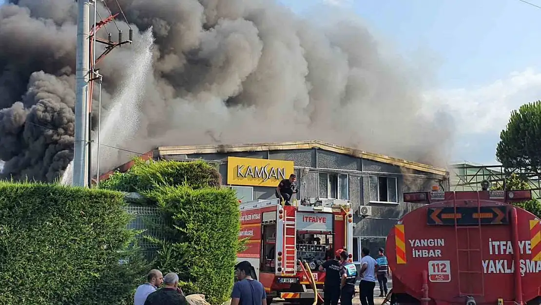 Bursa'da sandalye fabrikasında yangın