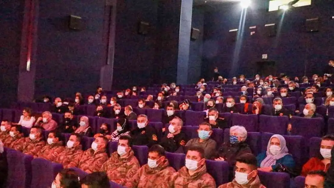 Bursa'da şehit aileleri 'Kesişme: Eren İyi ki Varsın' filminde buluştu