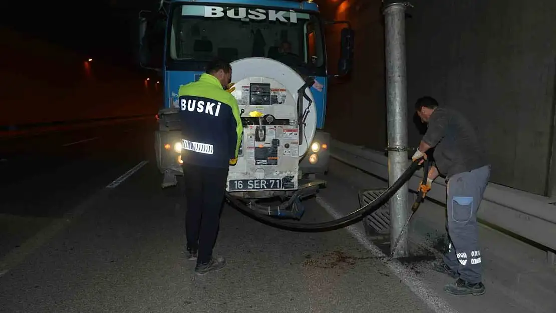 Bursa'da sel felaketlerine karşı ızgara ve rögarlar temizleniyor