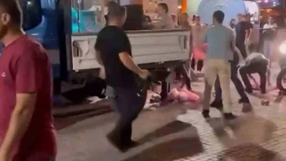 Bursa'da seyyar satıcılar ile zabıta arasında gerginlik