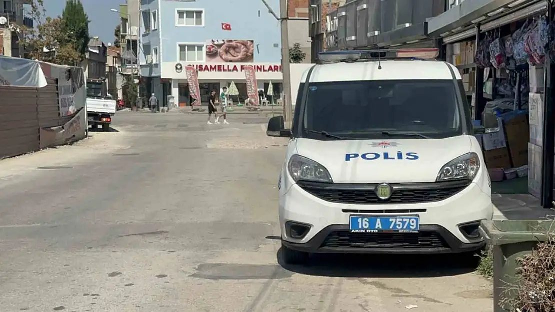 Bursa'da silahlı kavga: Mermiler fotoğrafçı dükkanına isabet etti