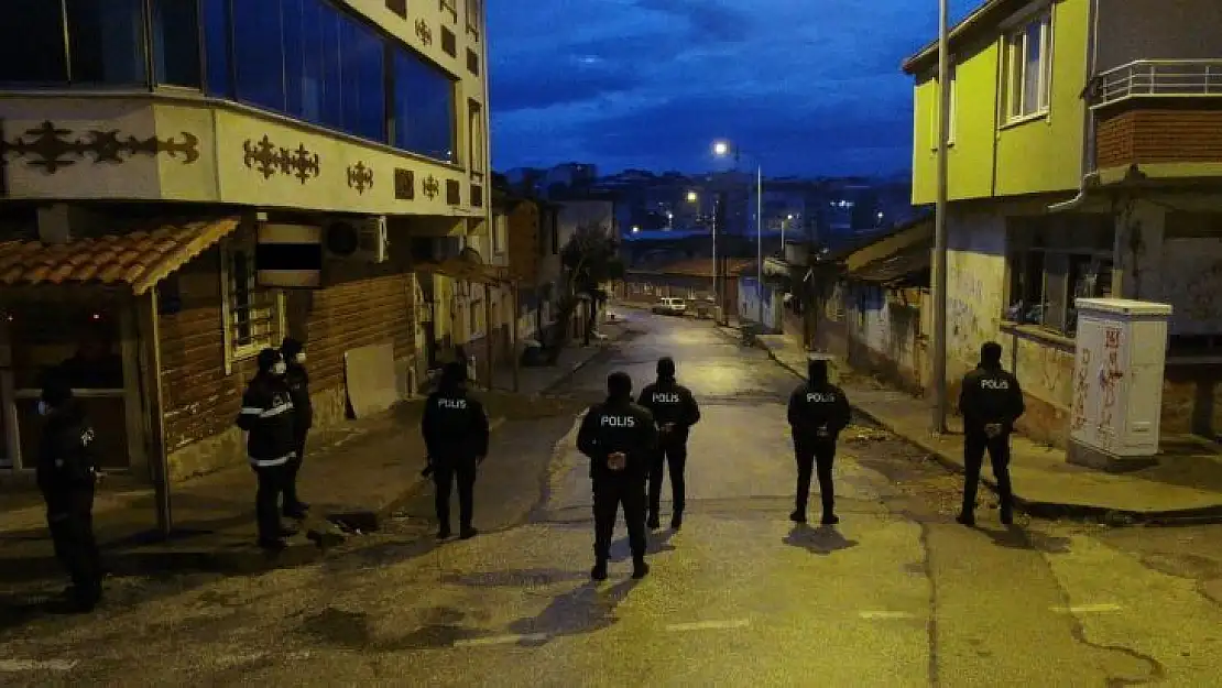 Bursa'da suç örgütüne yapılan şafak baskınında gözaltına alınan 11 kişiden 6'sı serbest kalırken, 5 kişi tutuklandı