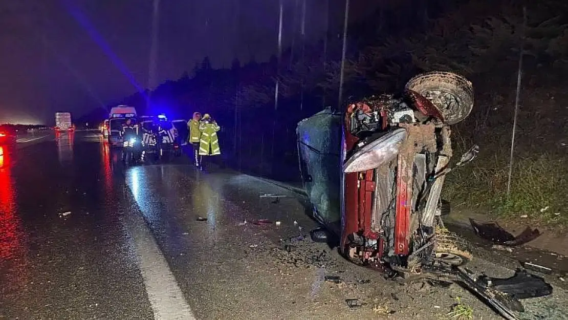 Bursa'da takla atan araçtan fırlayan 4 kişi yaralandı