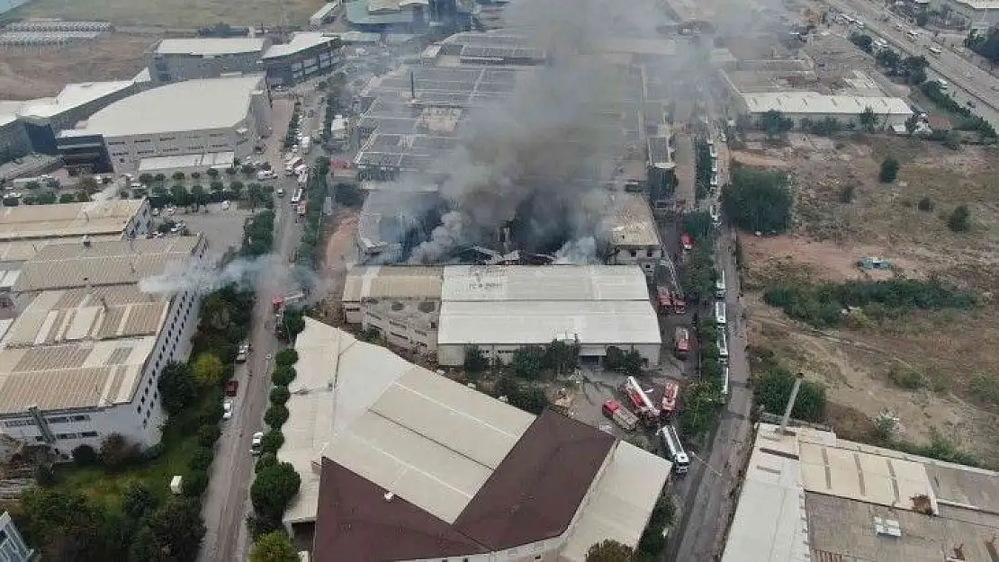 Bursa'da tekstil fabrikasındaki büyük yangın 3 saatin sonunda kontrol altına alındı