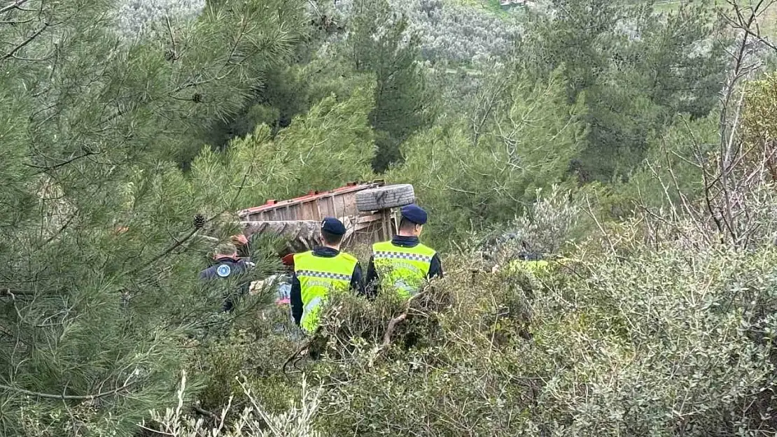 Bursa'da traktör şarampole yuvarlandı: 1 ölü, 1 yaralı