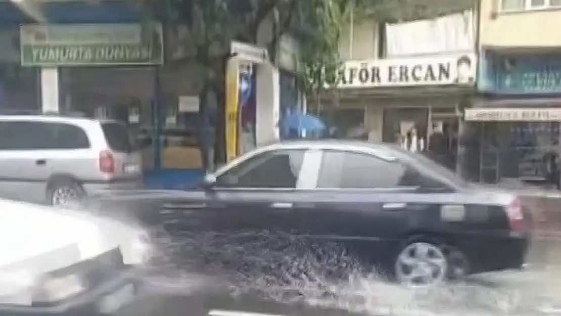 Bursa'da yağış bir anda etkisini gösterdi