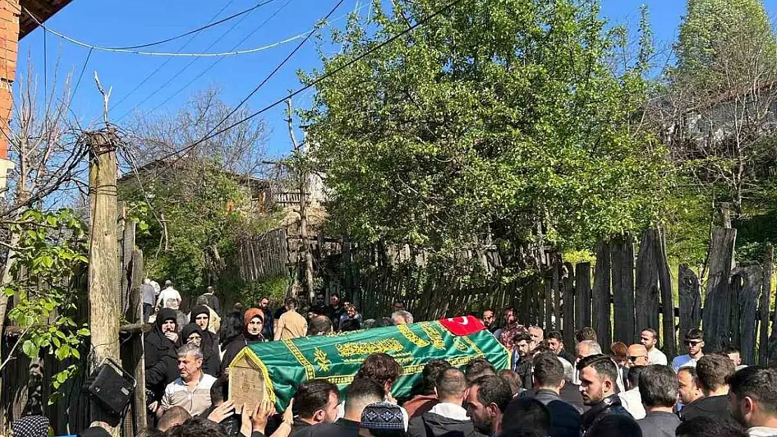 Bursa'daki feci kazada hayatını kaybeden genç sürücü toprağa verildi