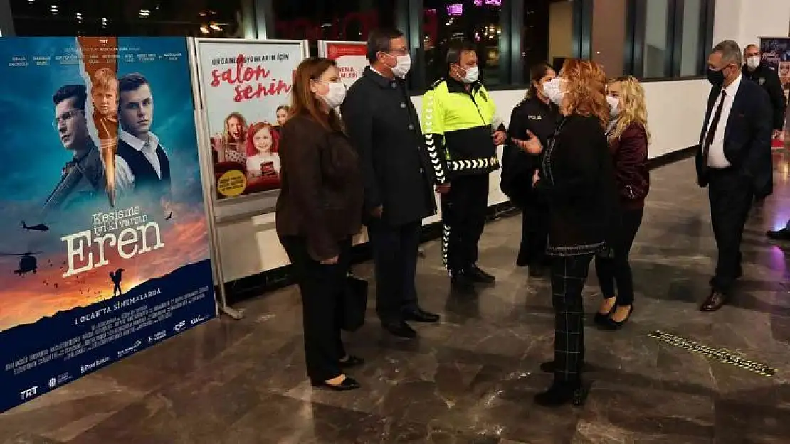 Bursa Emniyet Müdürü şehit aileleriyle birlikte 'Kesişme, İyi ki Varsın Eren' filmini izledi