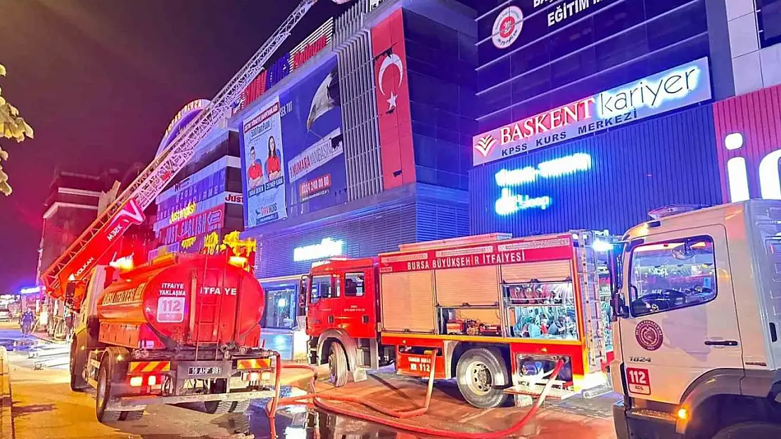 Bursa İtfaiyesi, Nisan ayında yüzlerce yangına müdahale etti.