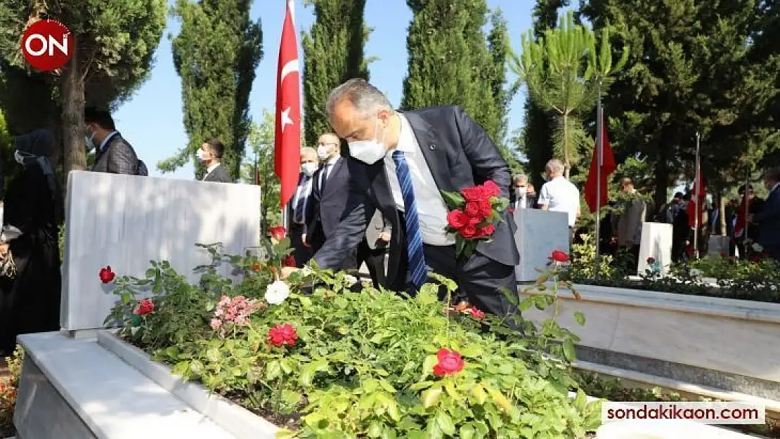 Bursa şehitliklerde duygusal anma