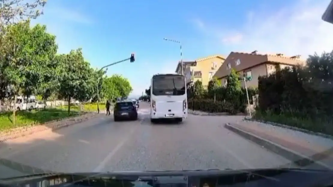 Bursa trafiğinde tehlikeli anlar kameralara yansıdı