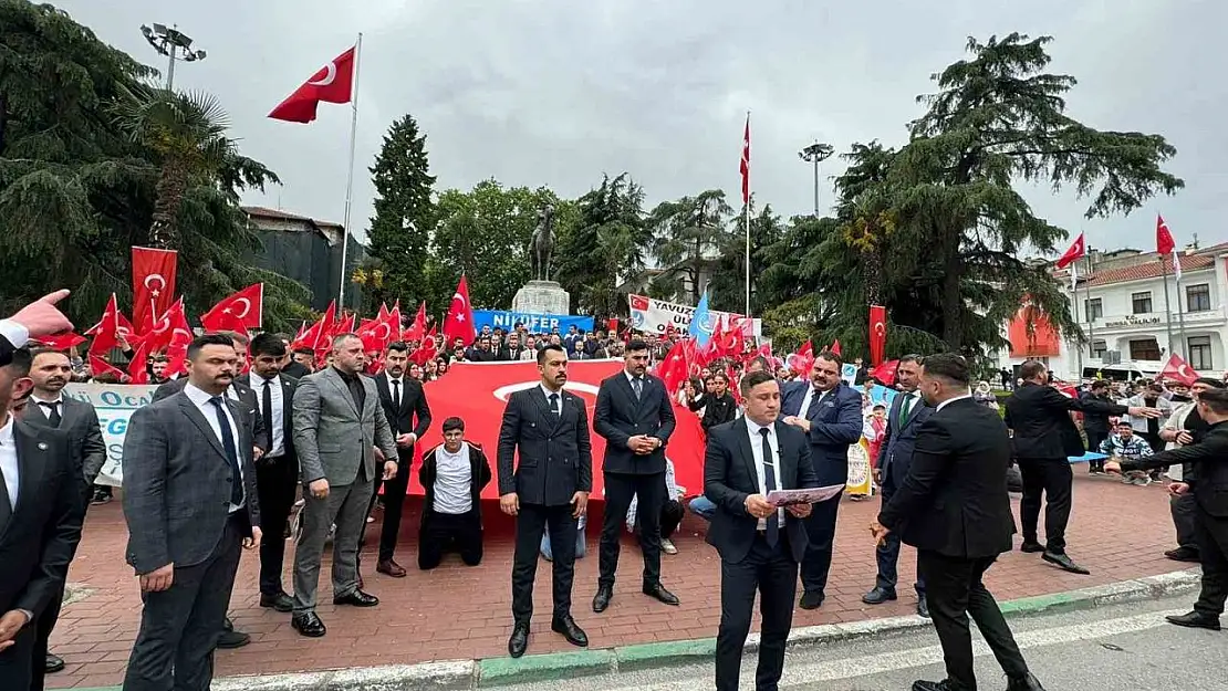 Bursa Ülkü Ocaklarından 19 Mayıs yürüyüşü