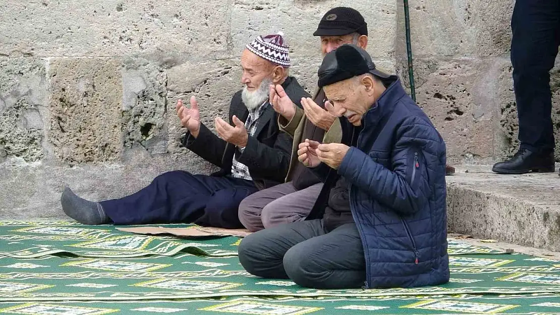 Bursa Ulu Cami'de Filistin halkı için dua edildi