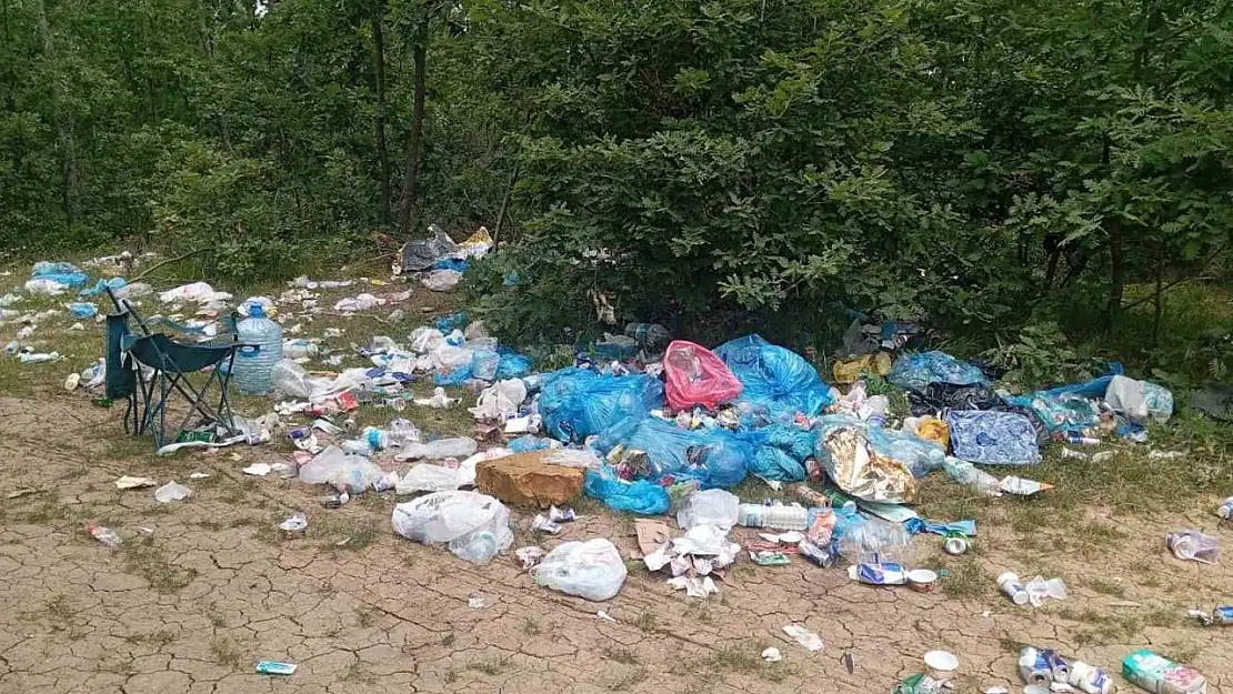 Bursalı doğaseverler 5 Haziran Dünya Çevre Günü kapsamında çöp topladı