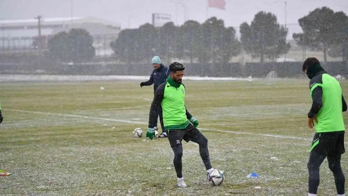 Bursaspor 3 eksikle çalıştı