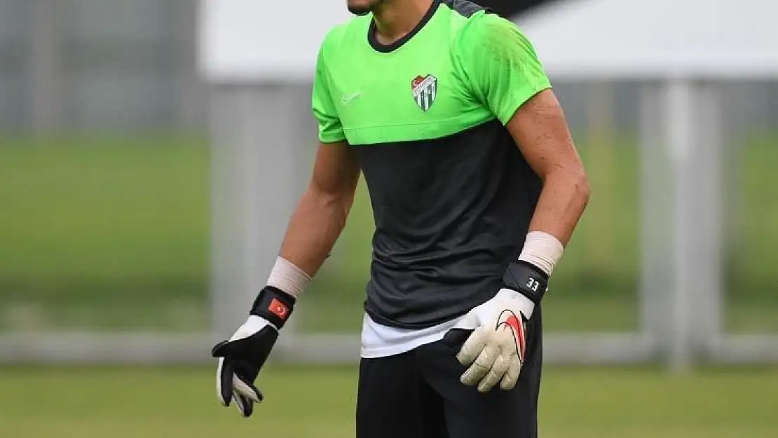 Bursaspor'da kaleci Erhan Erentürk sakatlandı