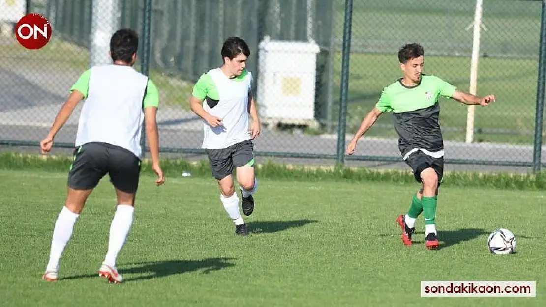 Bursaspor kendi arasında hazırlık maçı yaptı