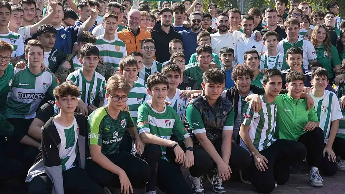 Bursaspor oyuncuları öğrenciler ile buluştu