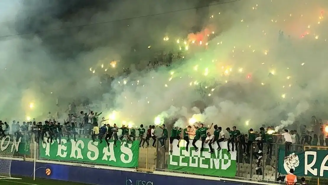 Bursaspor taraftar grubu Teksas, Eintracht Frankfurt'a mesaj gönderdi
