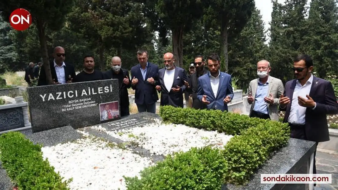 Bursaspor'un yeni yönetimi Yazıcı'nın kabrini ziyaret etti