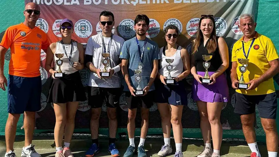 Büyükşehir Belediyesi 6. Geleneksel Cumhuriyet Kupası Karma Tenis Turnuvası Dalaman'da yapıldı