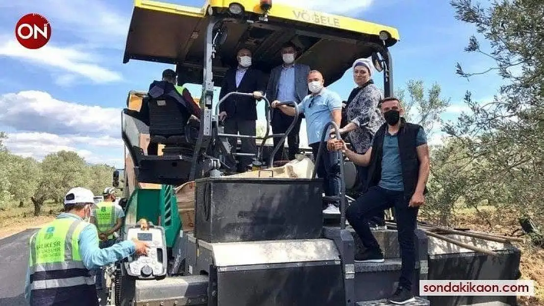 Büyükşehir Belediyesi Gömeç'in sahil yollarını asfaltlıyor