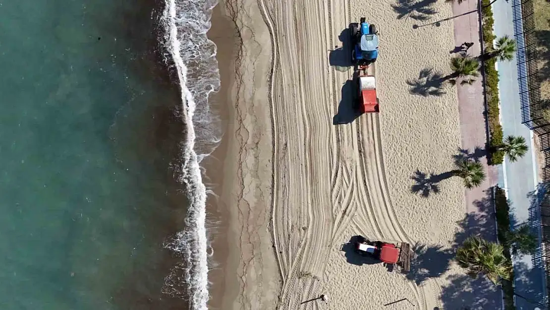 Büyükşehir Belediyesi, Kuşadası'nın sahillerini yaz sezonuna hazırlıyor