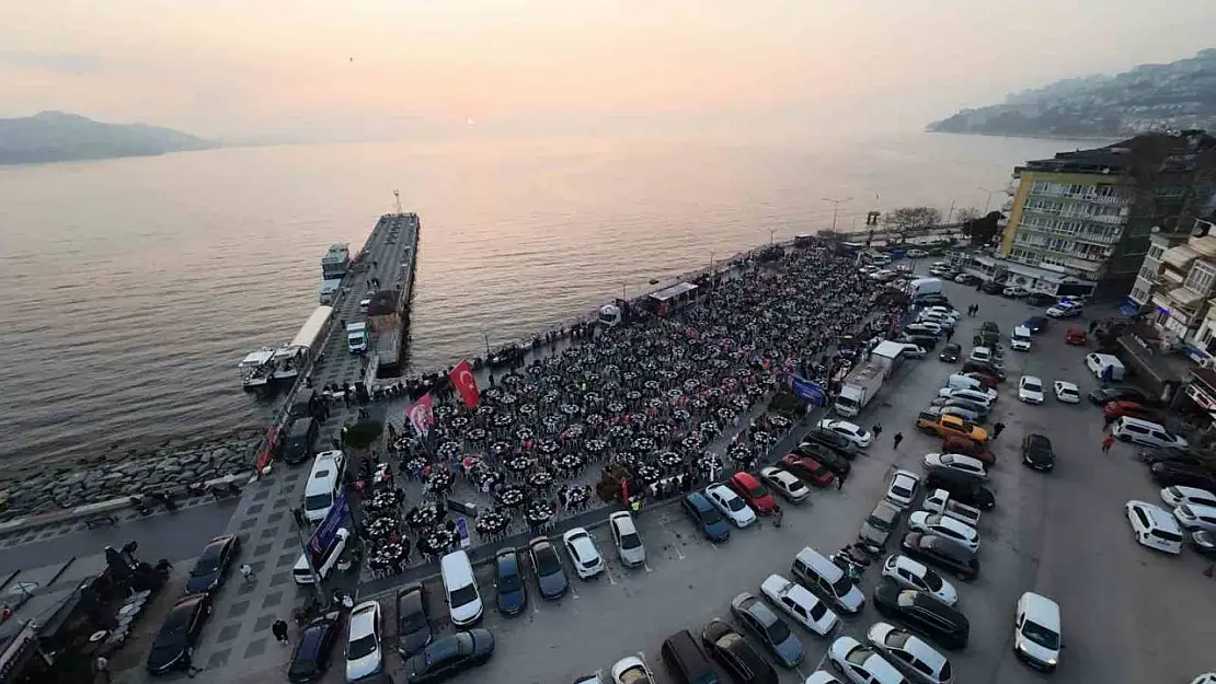Büyükşehir'den Gemlik'te 3 bin kişilik iftar sofrası