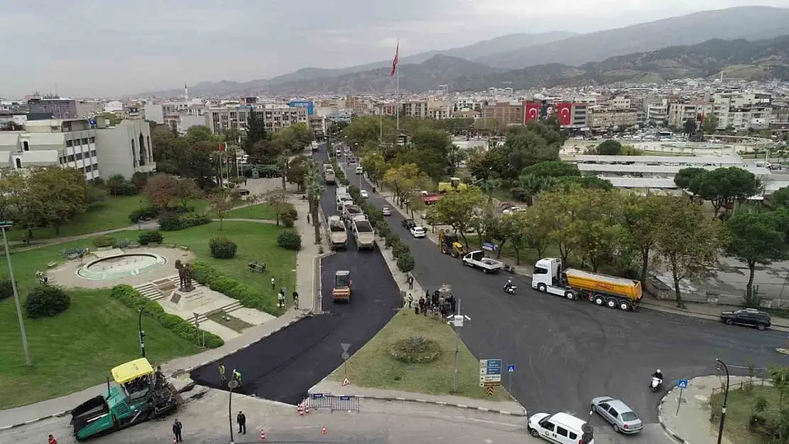 Büyükşehir'den Salihli'ye sıcak asfalt